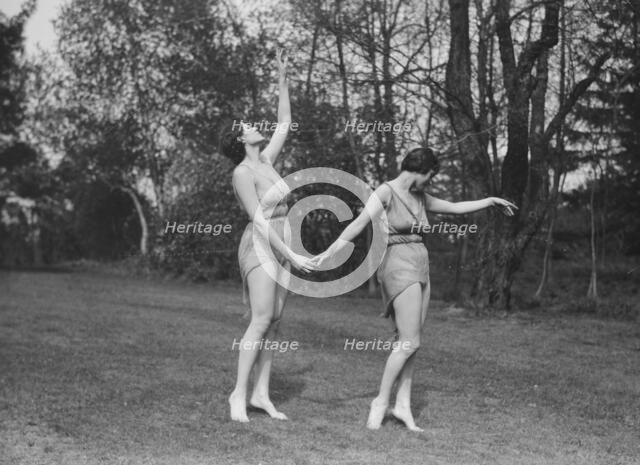 Elizabeth Duncan dancers, between 1916 and 1941. Creator: Arnold Genthe.