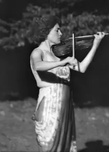 Elizabeth Duncan dancers, between 1916 and 1941. Creator: Arnold Genthe