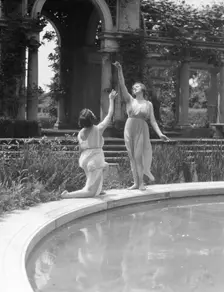 Elizabeth Duncan dancers, between 1916 and 1941. Creator: Arnold Genthe