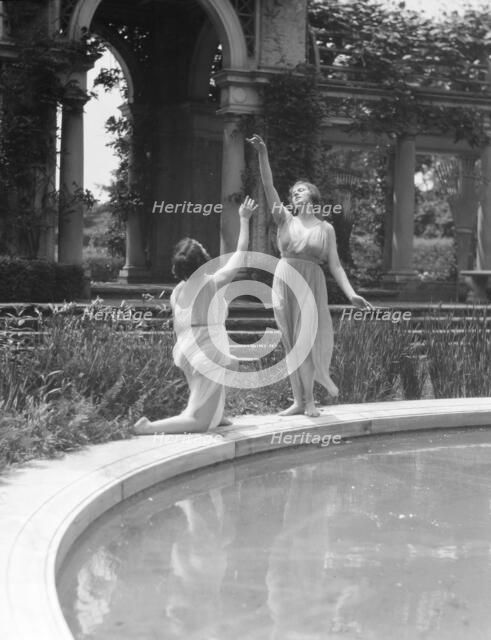 Elizabeth Duncan dancers, between 1916 and 1941. Creator: Arnold Genthe.