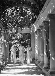 Elizabeth Duncan dancers, between 1916 and 1941. Creator: Arnold Genthe