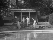 Elizabeth Duncan dancers, between 1916 and 1941. Creator: Arnold Genthe