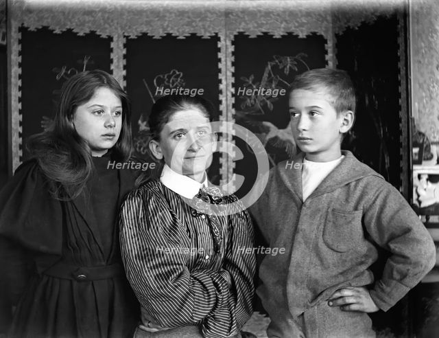 Elizabeth Esplain L'Estrange & her children Mary Elizabeth ( Girlie ) L'Estrange & Frederick...1899. Creator: Robert Augustus Henry L'Estrange.