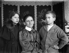 Elizabeth Esplain L'Estrange & her children Mary Elizabeth ( Girlie ) L'Estrange & Frederick...1899. Creator: Robert Augustus Henry L'Estrange