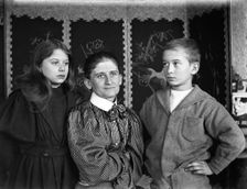 Elizabeth Esplain L'Estrange & her children Mary Elizabeth ( Girlie ) L'Estrange & Frederick...1899. Creator: Robert Augustus Henry L'Estrange