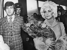 Elizabeth Taylor (b1932) and Henry Wynberg arriving at Amsterdam Airport, 1973