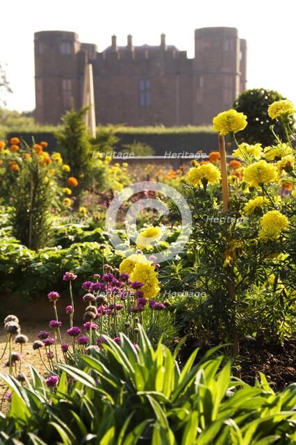 Elizabethan garden, Kenilworth Castle, Warwickshire, 2008. Artist: Historic England Staff Photographer.