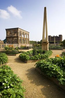 Elizabethan garden, Kenilworth Castle, Warwickshire, 2008. Artist: Historic England Staff Photographer