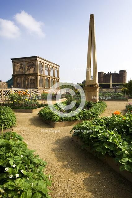 Elizabethan garden, Kenilworth Castle, Warwickshire, 2008. Artist: Historic England Staff Photographer.