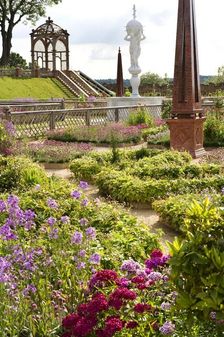 Elizabethan garden, Kenilworth Castle, Warwickshire, 2009. Artist: Historic England Staff Photographer