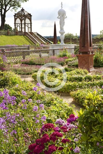 Elizabethan garden, Kenilworth Castle, Warwickshire, 2009. Artist: Historic England Staff Photographer.