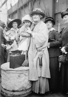 Ellen Terry and June E.T. Morris (Grand Niece), 1915. Creator: Bain News Service