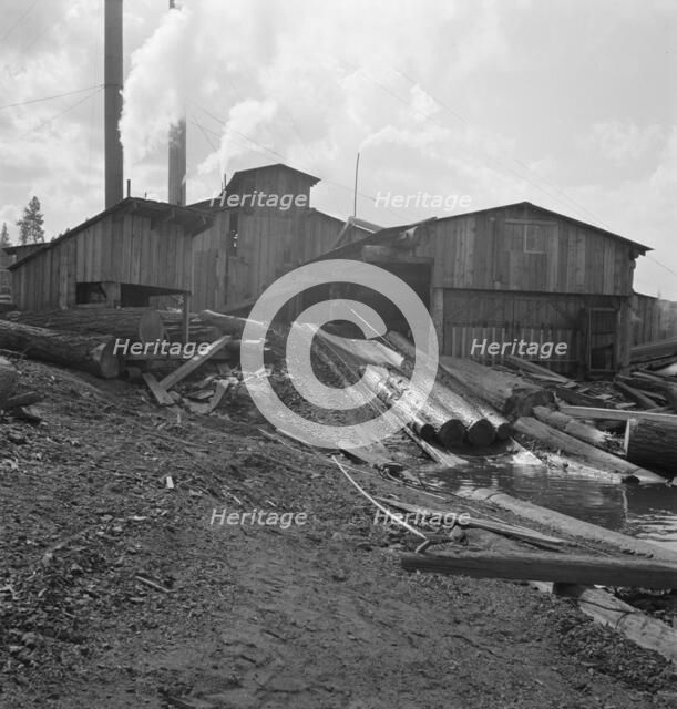 Ellington Lumber Company mill, Keno, Klamath County, Oregon, 1939. Creator: Dorothea Lange.