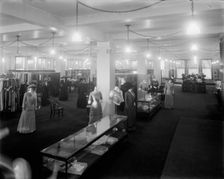 Elliott, Taylor, Woolfenden, cloak and suit, Detroit, Mich., between 1905 and 1915. Creator: Unknown