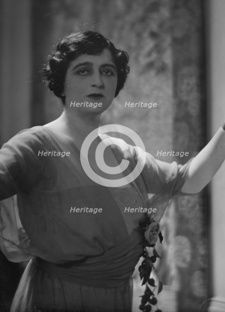 Elliott, Maxine, Miss, portrait photograph, 1917. Creator: Arnold Genthe.