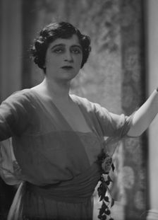 Elliott, Maxine, Miss, portrait photograph, 1917. Creator: Arnold Genthe