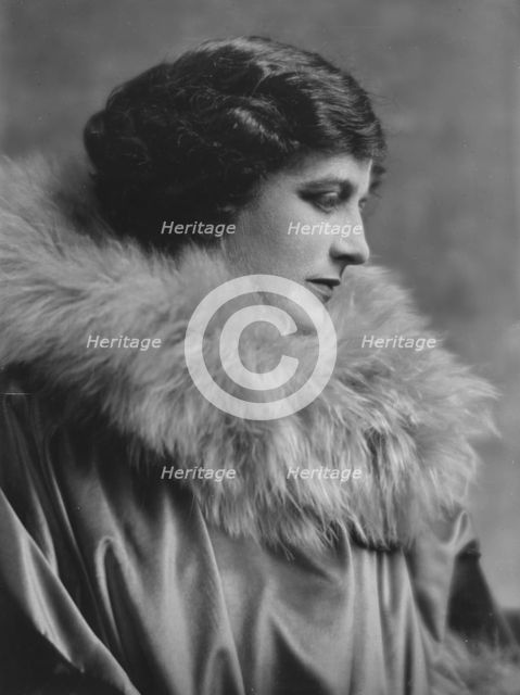 Elliott, Maxine, Miss, portrait photograph, 1917. Creator: Arnold Genthe.