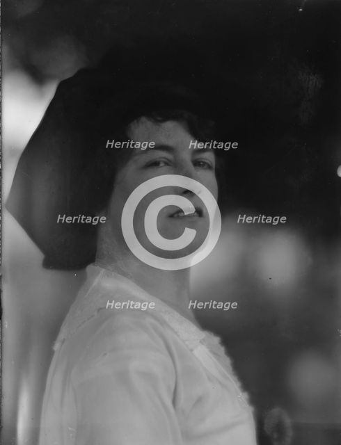 Elliston, Grace, Miss, portrait photograph, 1913 Aug. Creator: Arnold Genthe.