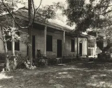 Elmscourt, quarters, Natchez, Adams County, Mississippi, 1938. Creator: Frances Benjamin Johnston