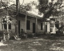 Elmscourt, quarters, Natchez, Adams County, Mississippi, 1938. Creator: Frances Benjamin Johnston