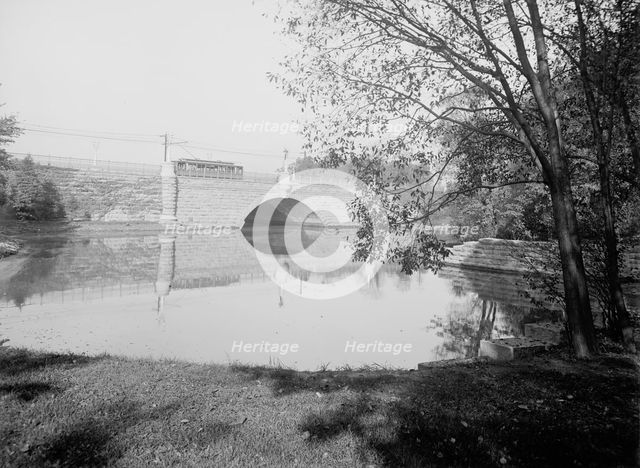 Elmwood Avenue bridge, Buffalo, N.Y., between 1900 and 1915. Creator: Unknown.