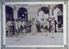 Els Cossiers de Manacor 1897, the dancers dance in a circle that opens and closes around the ce…