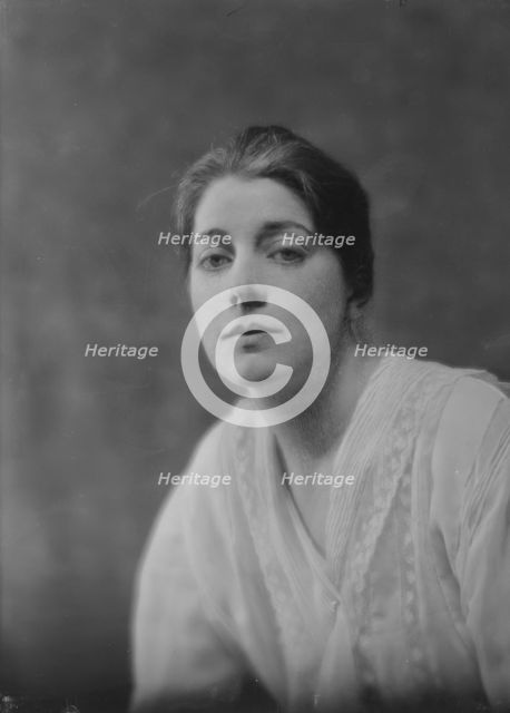 Elsinger, Miss, portrait photograph, 1917 Feb. 7. Creator: Arnold Genthe.
