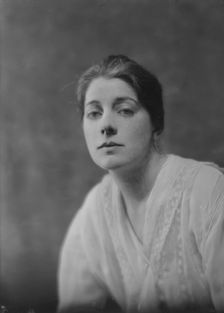 Elsinger, Miss, portrait photograph, 1917 Feb. 7. Creator: Arnold Genthe