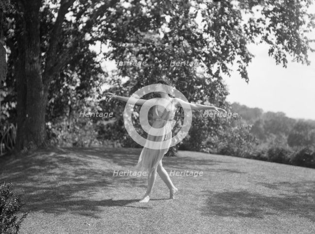 Elsie Dufour dancer, between 1918 and 1920. Creator: Arnold Genthe.