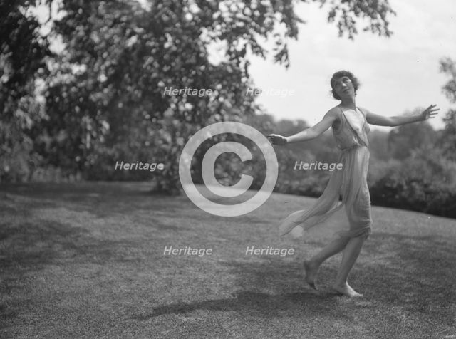 Elsie Dufour dancer, between 1918 and 1920. Creator: Arnold Genthe.