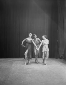 Elsie Dufour dancers, between 1918 and 1920. Creator: Arnold Genthe