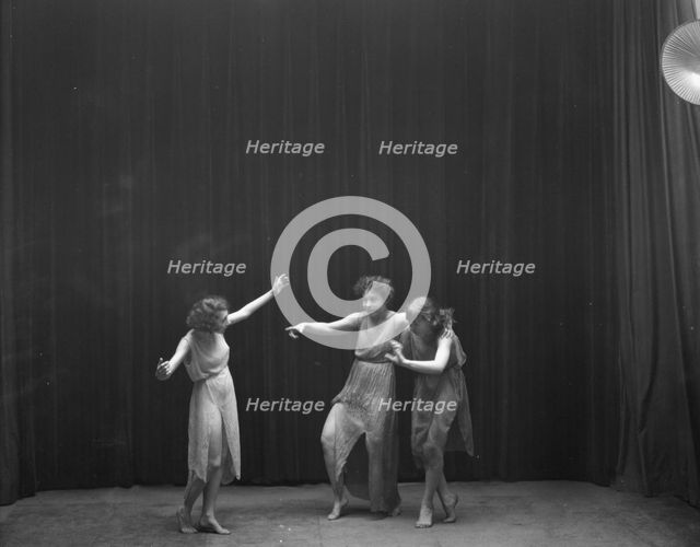 Elsie Dufour dancers, between 1918 and 1920. Creator: Arnold Genthe.