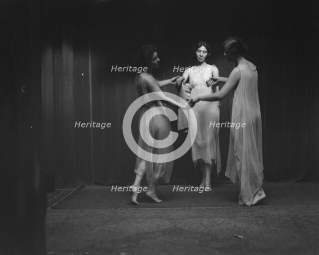 Elsie Dufour dancers, between 1918 and 1920. Creator: Arnold Genthe.