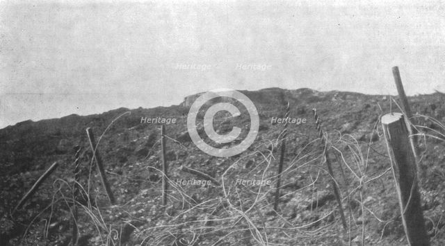 'Episodes de la bataille de Verdun; les ruines de l'ouvrage aux mains des Allemands, un mois...,1916 Creator: Unknown.