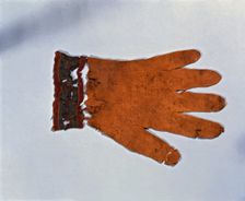 Episcopal glove belonging to the bishop Arnau de Jardí, taken from his tomb