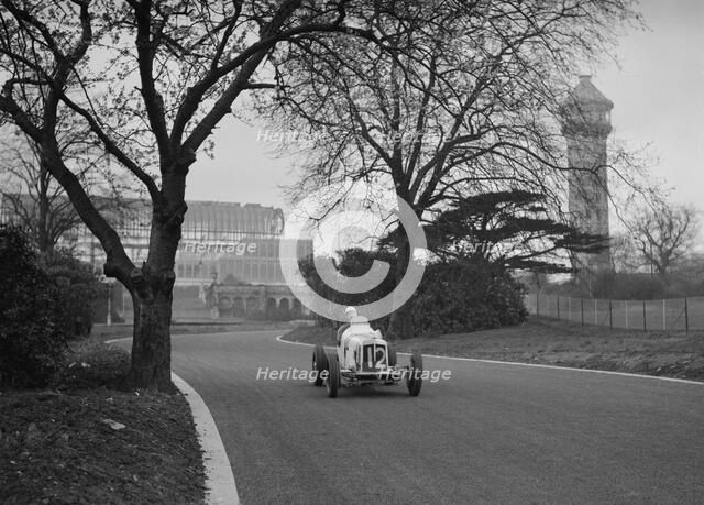 ERA of Arthur Dobson racing at Crystal Palace, London, 1939. Artist: Bill Brunell.