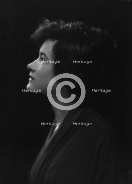 Estee, Lorraine, Miss, portrait photograph, 1916 May 23. Creator: Arnold Genthe.
