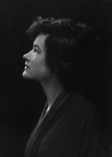 Estee, Lorraine, Miss, portrait photograph, 1916 May 23. Creator: Arnold Genthe