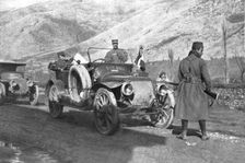 Esclave de la Consigne!; le general Sarrail, en inspection sur le front de Macedoine..., 1917. Creator: Unknown