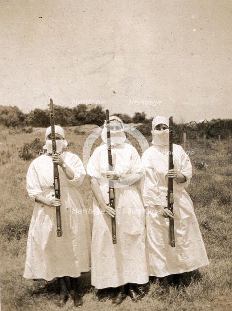 Ethel Newland and fellow nurses, c1918. Creator: Unknown.