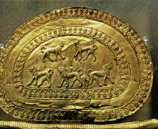 Etruscan chest with gold leafs, scene with several lions