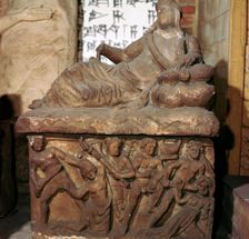 Etruscan sarcophagus showing a battle scene