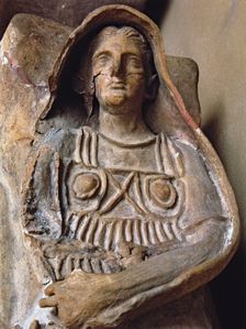 Etruscan terracotta sarcophagus with the image of the deceased, detail