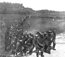 Evacuation de prisonniers allemands du front de la Somme 1916. Creator: Unknown
