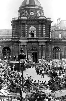 Evacuation of German wounded after the surrender of the Senate, liberation of Paris, August 1944
