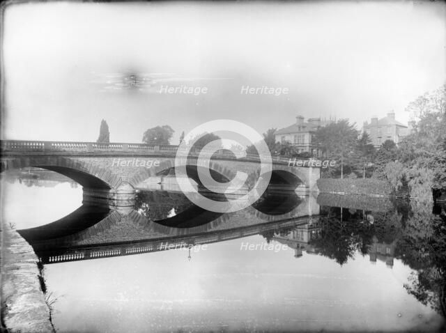 Evesham Bridge, Evesham, Hereford and Worcester, c1860-c1922. Artist: Henry Taunt