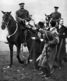 Ex-service men and the King, review of 20,000 Silver Badge men in Hyde Park, London, 1935