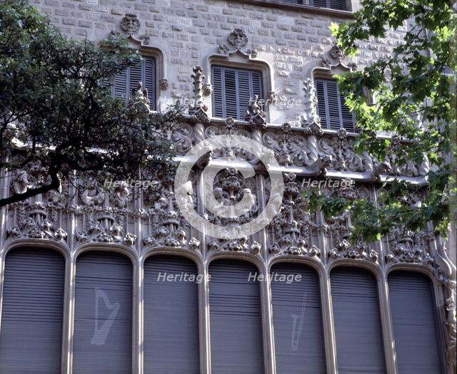 Exterior detail of the façade of the 'Quadras House', work by Josep Puig i Cadafalch (1867-1957).