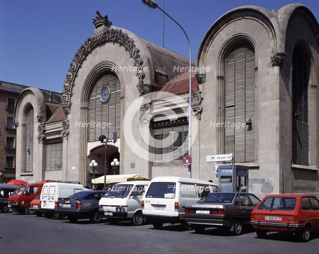 Exterior view of the central market of Tarragona, 1915 by J.M. Jujol i Barbera.