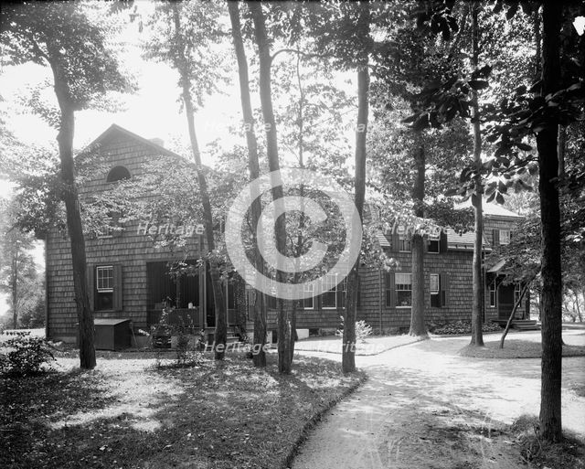 Exterior view of house, end view, Mrs. Robert Hoe, Jr., Port Washington, N.Y., between 1900 and 1910 Creator: Unknown.